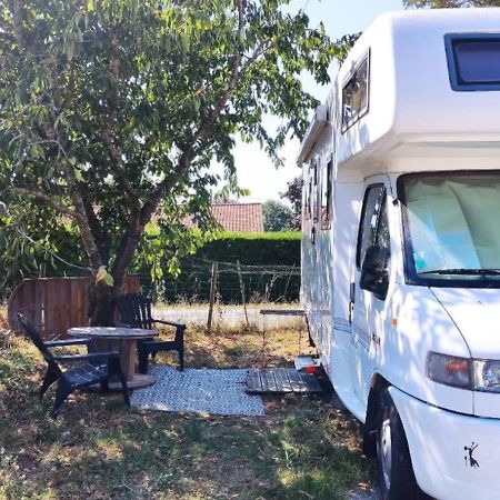 Charmant Camping-Car A La Campagne Labessiere-Candeil Exterior foto